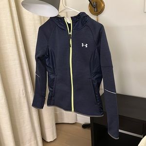 Under Armour dark blue jacket. Perfect for running or everyday casual look.🤍